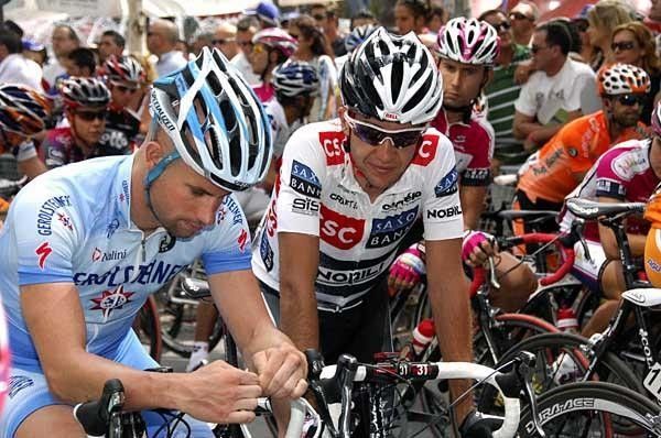 Stefan Schumacher (Gerolsteiner) and Carlos Sastre (Team CSC-Saxo Bank) waiting for the whistle