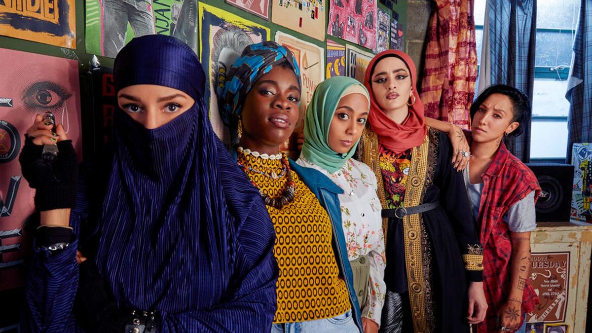 (l-r) Lucie Shorthouse as Momtaz, Faith Omole as Bisma, Anjana Vasan as Amina, Juliette Motamed as Ayesha, Sarah Kameela Impey as Saira in We Are Lady Parts