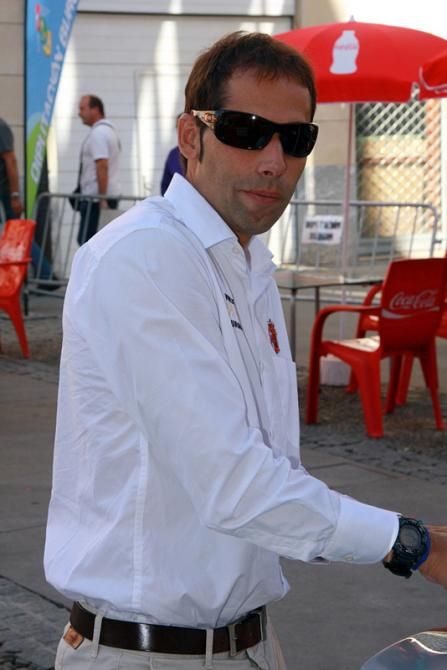 &Iacute;&ntilde;igo Cuesta, ex professional cyclist for Cerv&eacute;lo, Cofidis, ONCE, works within the organisation of the Vuelta a Burgos