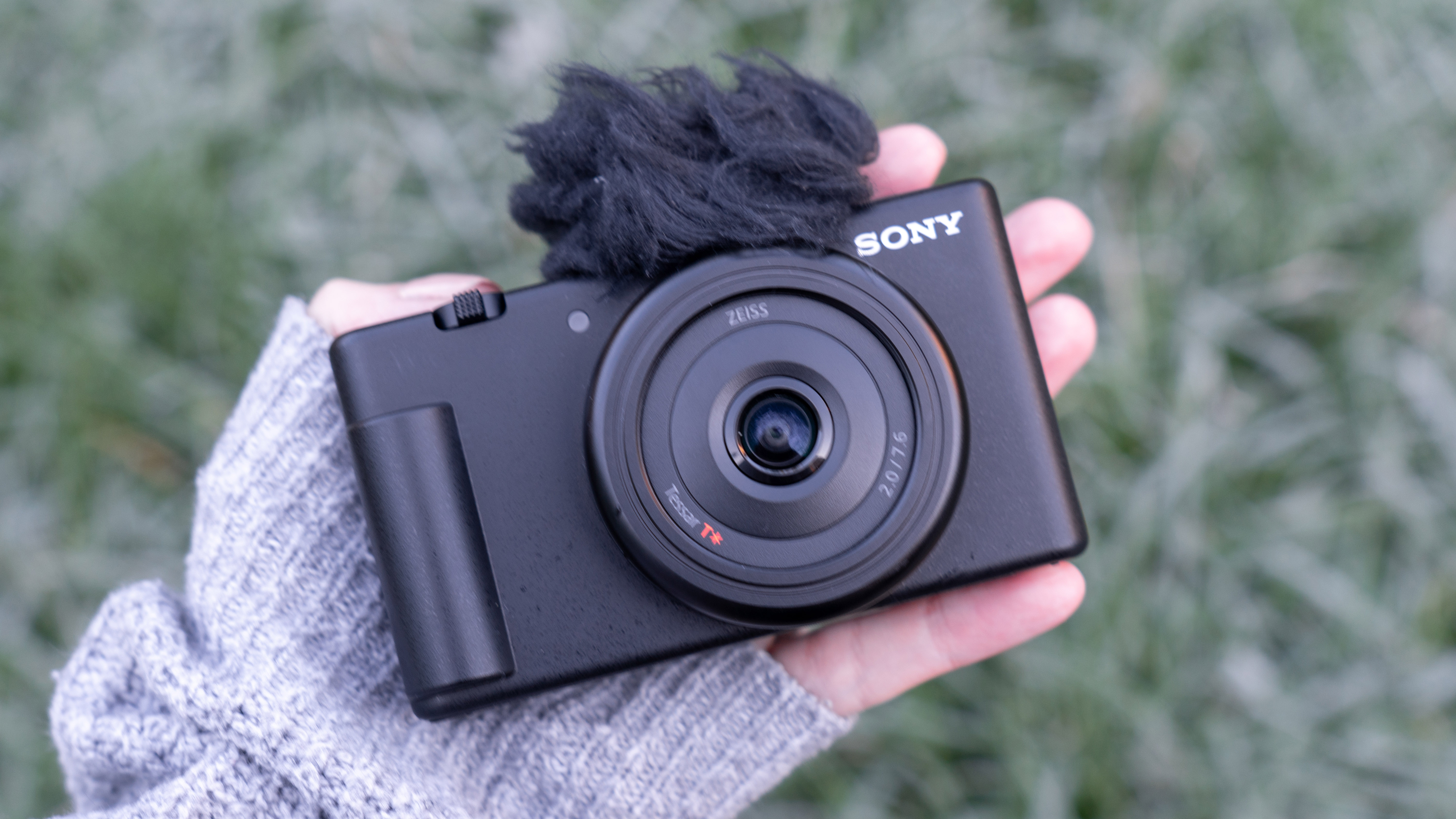 Sony ZV-1F Vlogging Camera - White (ZV1F/W) - Moment