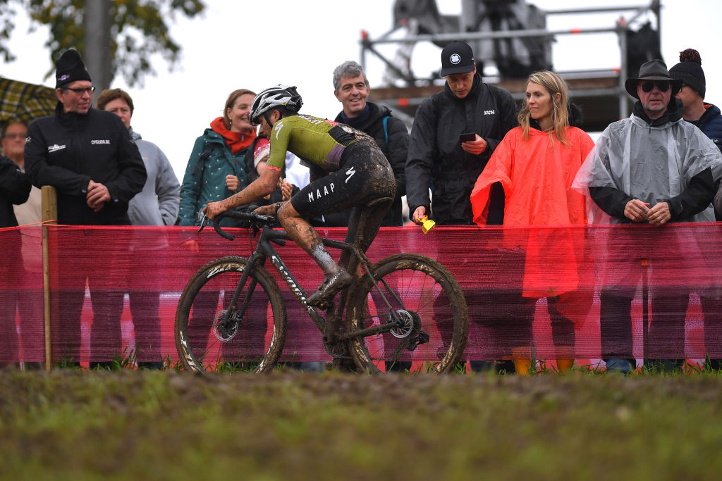 OVERIJSE BELGIUM OCTOBER 31 Cameron Mason of The United Kingdom and Team Trinity Racing competes during the 62nd Druivencross Overijse UCI CycloCross Worldcup 2021 Mens Elite DruivencrossOverijse CXWorldCup UCIcyclocrossWC on October 31 2021 in Overijse Belgium Photo by Luc ClaessenGetty Images