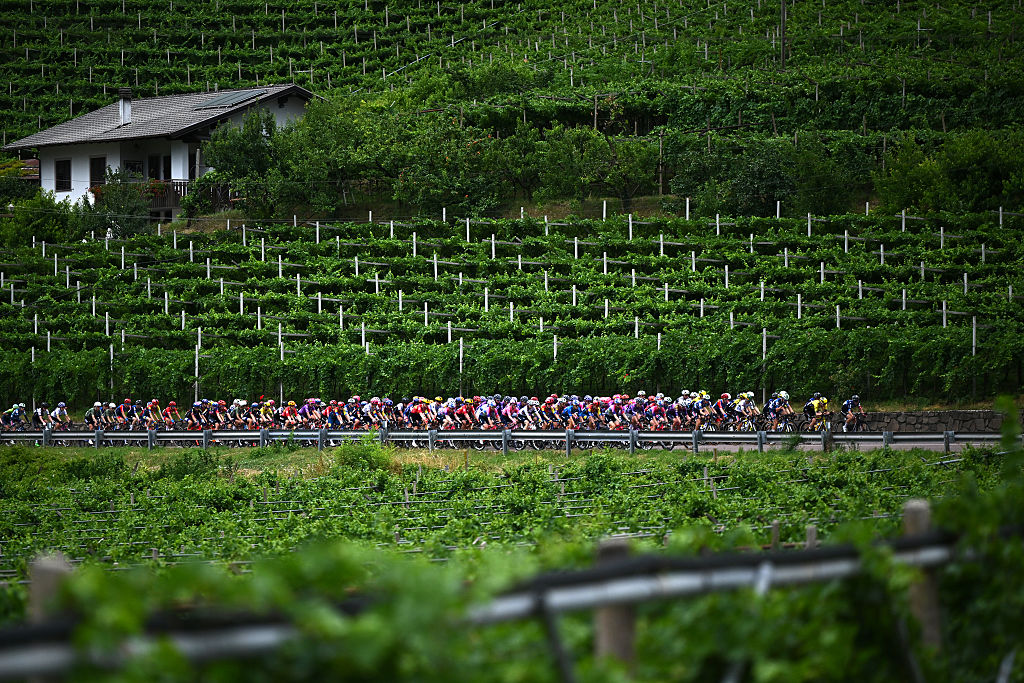 The peloton racing stage 3 at the Giro