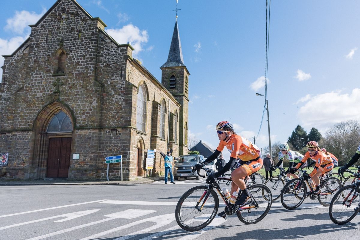 Chantal Blaak leads the peloton on her way to back to back wins at Le Samyn des Dames