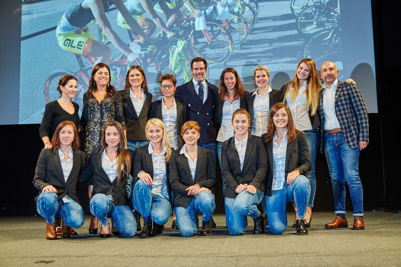 The Al&eacute; Cipollini squad with Mario Cipollini at the team presentation in Verona.