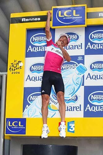Serguei Gonchar (T-Mobile) jumps for joy!