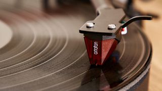 DUKE turntable with Ortofon Red cartridge