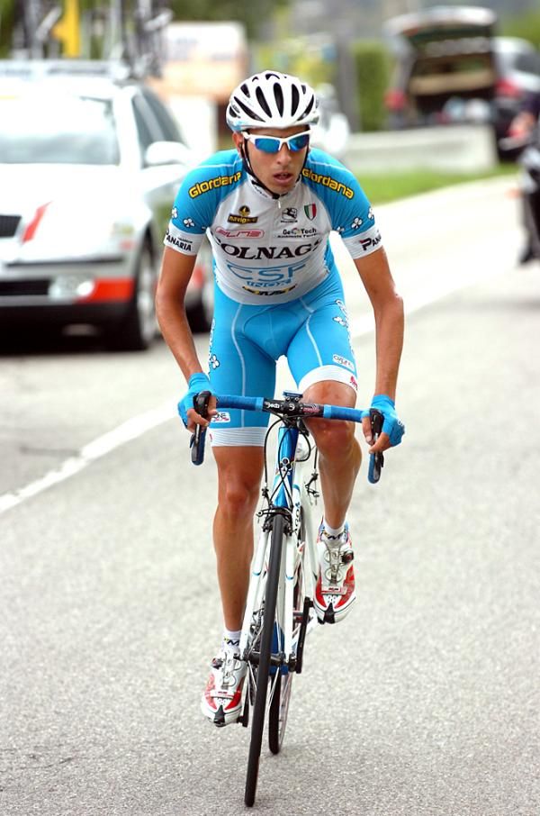 Stefano Pirazzi (Colnago CSF Inox) on the attack