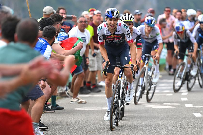 LA FARRAPONA. LAGOS DE SOMIEDO, SPAIN - SEPTEMBER 06: (L-R) Jai Hindley of Australia and Team Red Bull - BORA - hansgrohe and Joao Almeida of Portugal and UAE Team Emirates - XRG compete in the chase group during the La Vuelta - 80th Tour of Spain 2025, Stage 14 a 135.9km stage from Aviles to La Farrapona. Lagos de Somiedo 1711m / #UCIWT / on September 06, 2025 in La Farrapona. Lagos de Somiedo, Spain. (Photo by Tim de Waele/Getty Images)