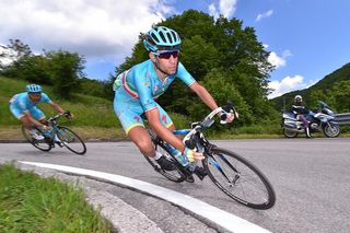 Vincenzo Nibali (Astana) takes a corner