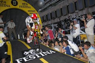 The 2010 Tour de France prologue will take place at a time which avoids a potential conflict with a Dutch World Cup game.