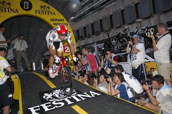 The 2010 Tour de France prologue will take place at a time which avoids a potential conflict with a Dutch World Cup game.