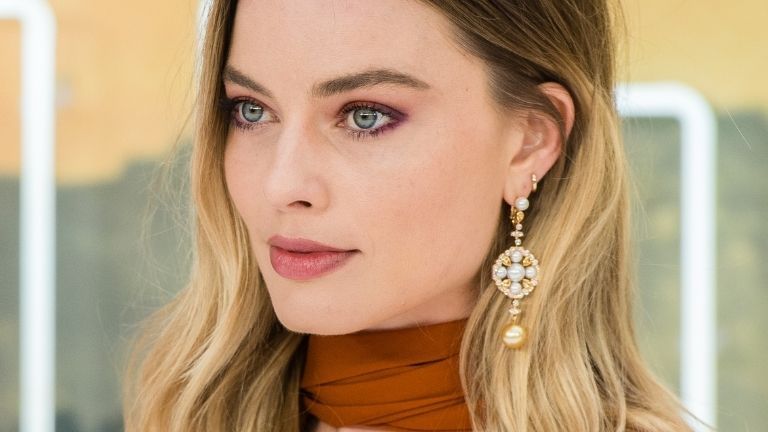 Margot Robbie makeup