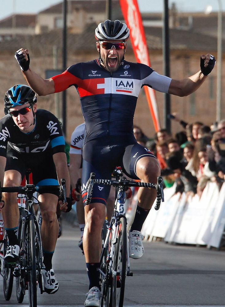 Matteo Pelucchi (IAM Cycling) wins the bunch sprint in the opening race of the Mallorca Challenge.