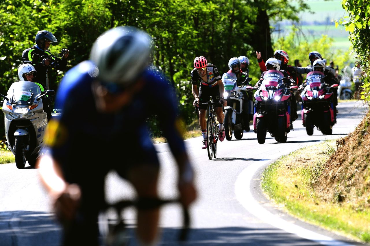 Alberto Bettiol hunts down Rémi Cavagna on stage 18 of the Giro d&#039;Italia 2021