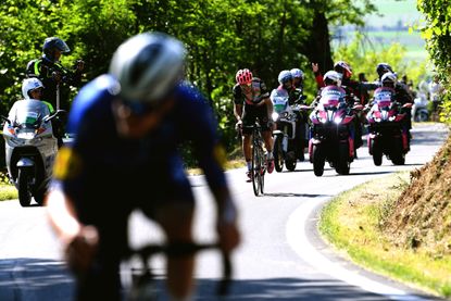 Alberto Bettiol hunts down Rémi Cavagna on stage 18 of the Giro d'Italia 2021