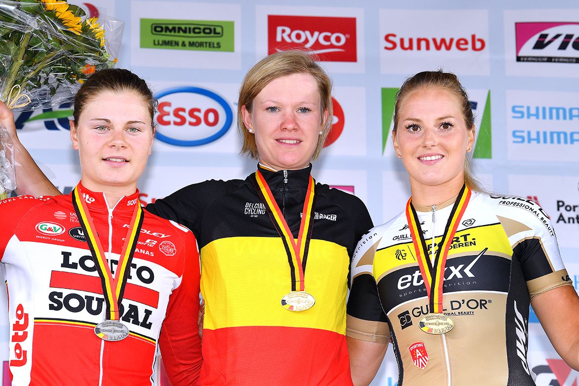 Jolien D'hoore with Lotte Kopecky and Kelly Druyts on the podium