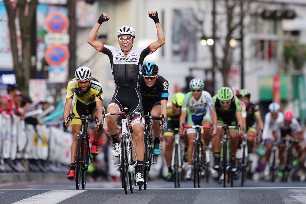 Beeps celebrates his victory in the Japan Cup Criterium