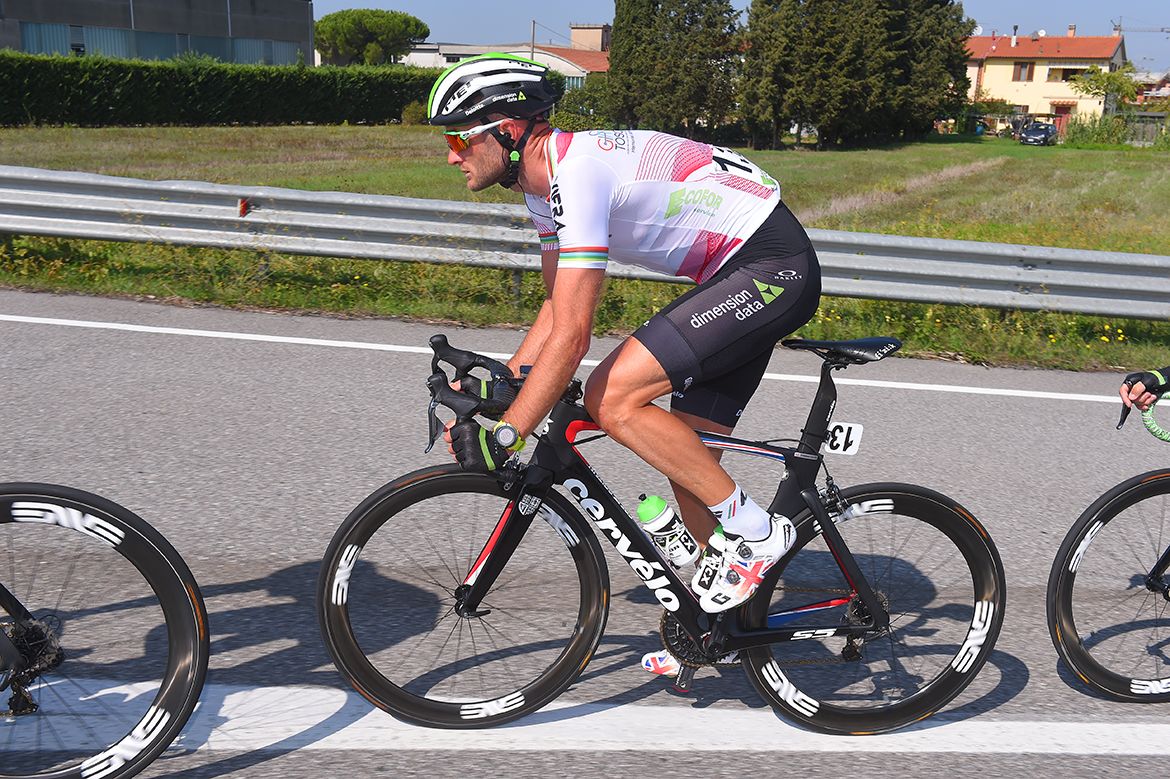 Steve Cummings was wearing the leader's jersey