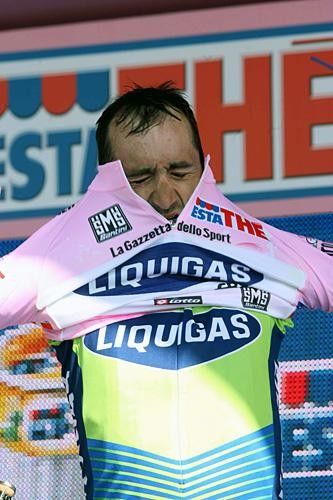 Andrea Noe (Liquigas), the oldest rider in this year's Giro, dons the maglia rosa.