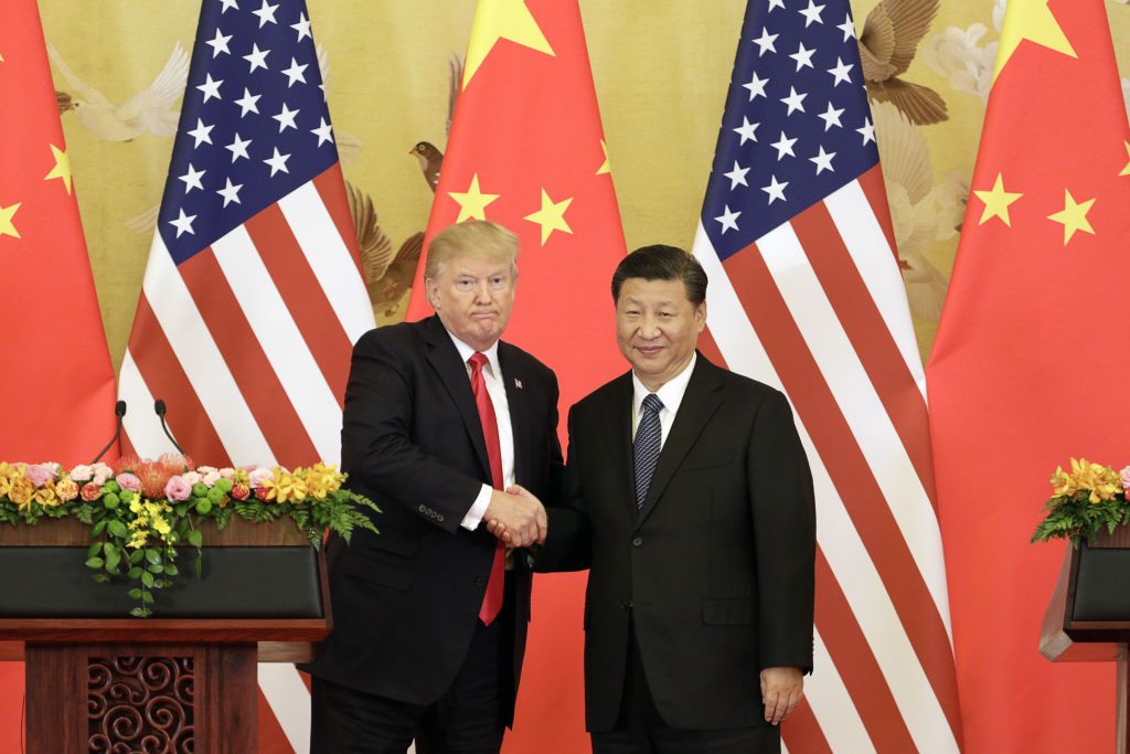  US President Donald Trump, left, and Xi Jinping, China&#039;s president, shake hands