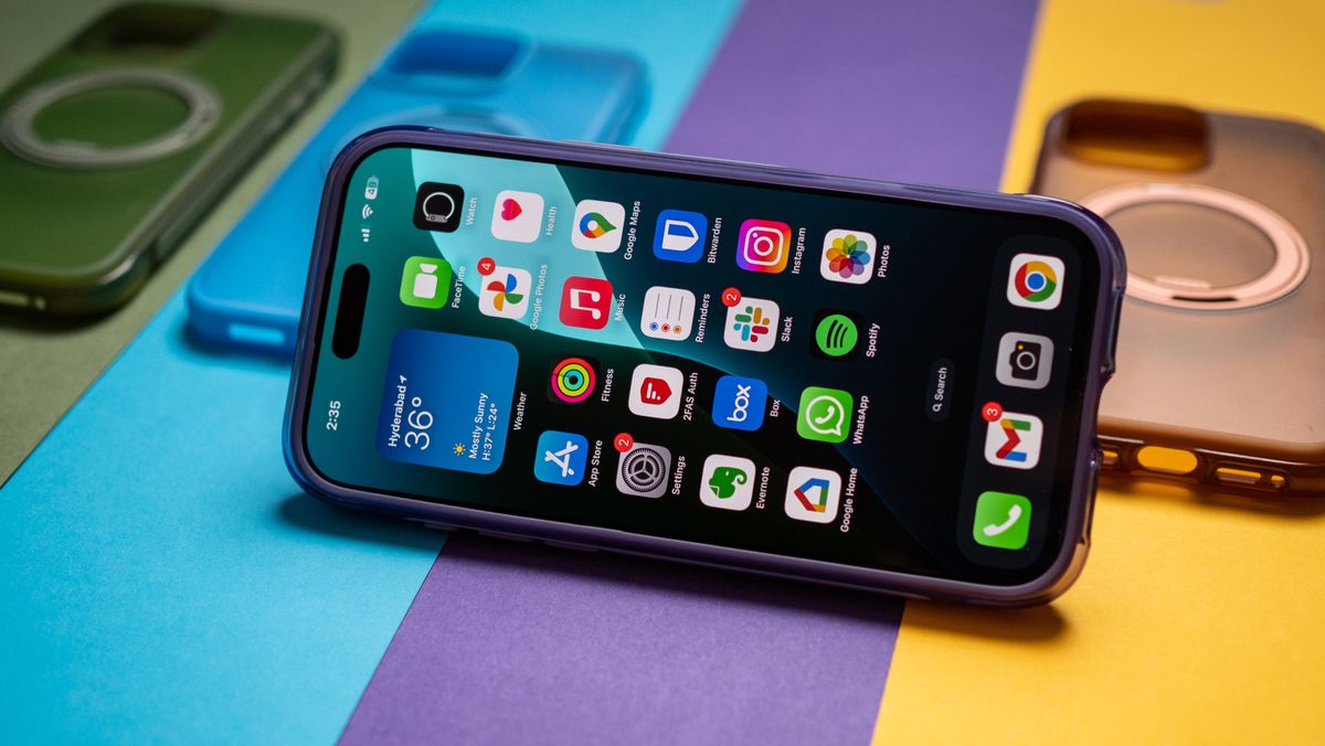 TORRAS iPhone 16 Pro Max Ostand Case
