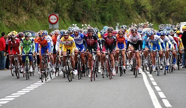 The peloton on one of the many hills of today's stage