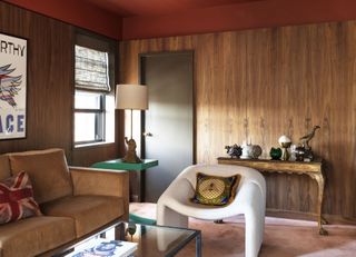 A living room with pink wall-to-wall carpeting