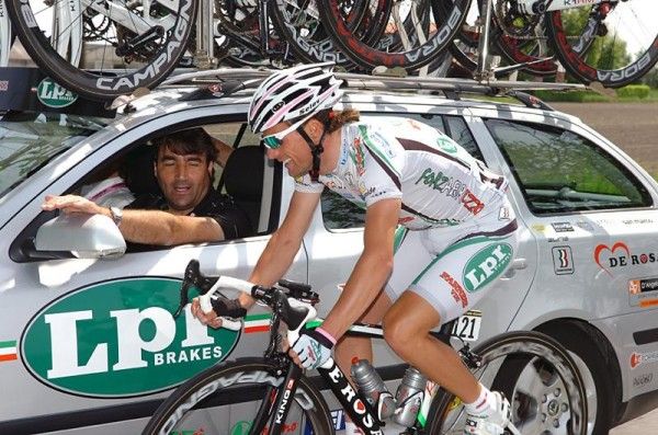 Danilo Di Luca (LPR Brakes-Farnese Vini) talks with his team director.