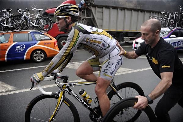 Mark Cavendish, the defending champion, had a crash.