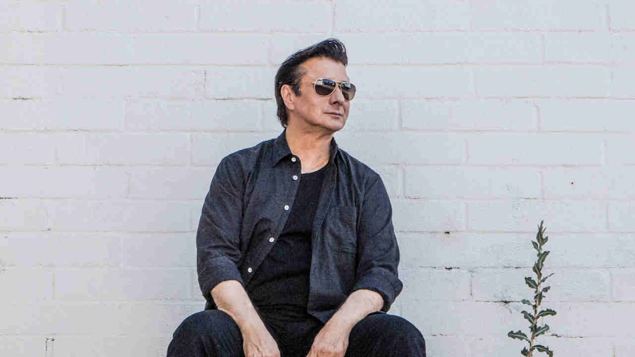 Steve Perry posing for a photograph in 2018