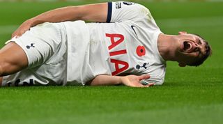 Tottenham Hotspur's Dutch defender #37 Micky van de Ven lays on the pitch injured during the English Premier League football match between Tottenham Hotspur and Chelsea at Tottenham Hotspur Stadium in London, on November 6, 2023. (Photo by Glyn KIRK / AFP) / RESTRICTED TO EDITORIAL USE. No use with unauthorized audio, video, data, fixture lists, club/league logos or 'live' services. Online in-match use limited to 120 images. An additional 40 images may be used in extra time. No video emulation. Social media in-match use limited to 120 images. An additional 40 images may be used in extra time. No use in betting publications, games or single club/league/player publications. / (Photo by GLYN KIRK/AFP via Getty Images)