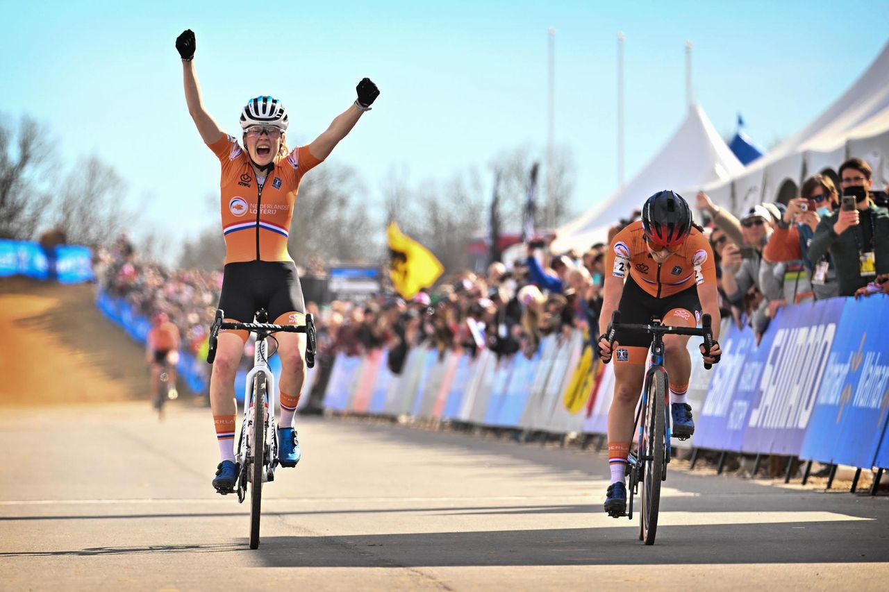 UCI Cyclocross world championships Fayetteville 2022 USA Women U23 30012022 Shirin Van Anrooij NED Puck Pieterse NED photo Alex WhiteheadSW PixCVSprintCyclingAgency2022