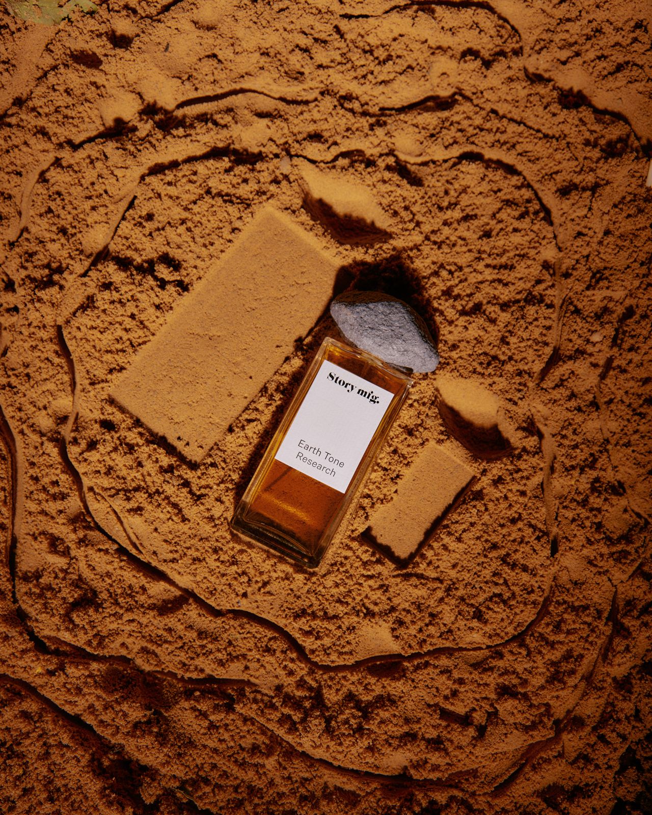 Story MFG perfumes smell like rain Wallpaper