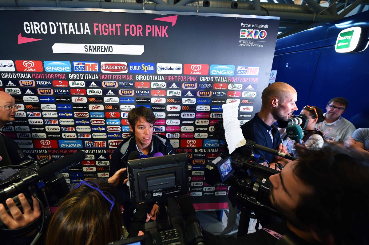 Rigoberto Ur&aacute;n and Tom Boonen talk to the press