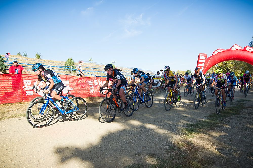 The start of the UCI Elite Women's race.