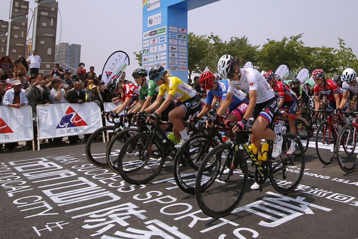 The peloton sets off