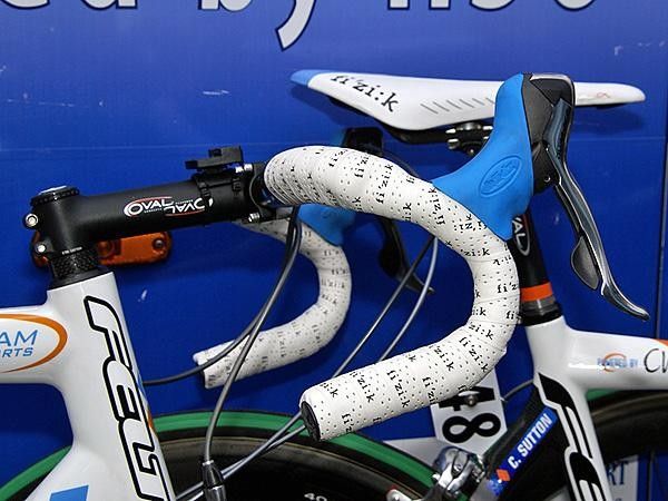 Backstedt''s bars were well-padded and he also swapped out the standard Shimano hoods with aftermarket ones made by Hudz.