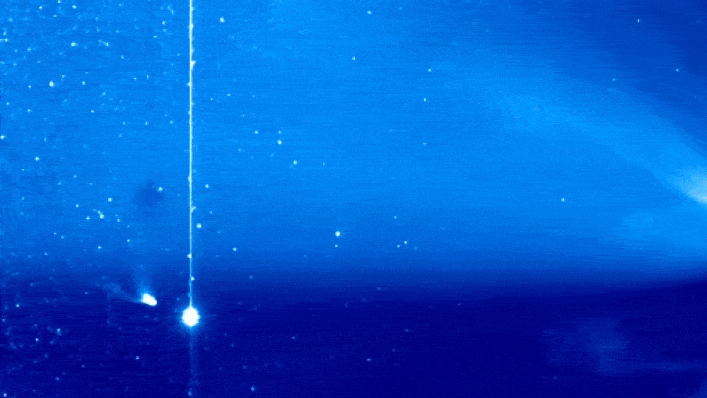 Looped video footage of a comet being hit by a coronal mass ejection