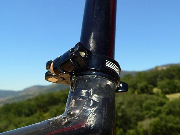 The top of the carbon fiber seat tube incorporates a small bit of bonded aluminum to prevent damage from the seat collar.