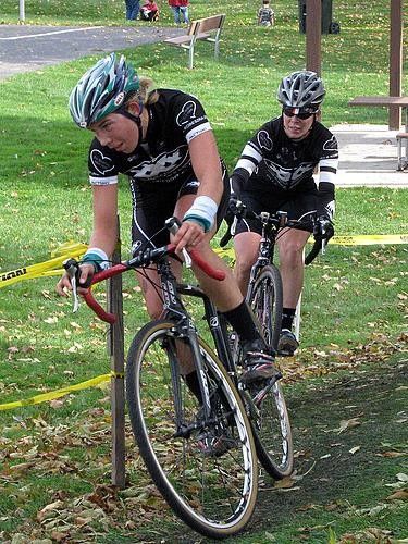 Rebecca Much corners in a 'cross race.