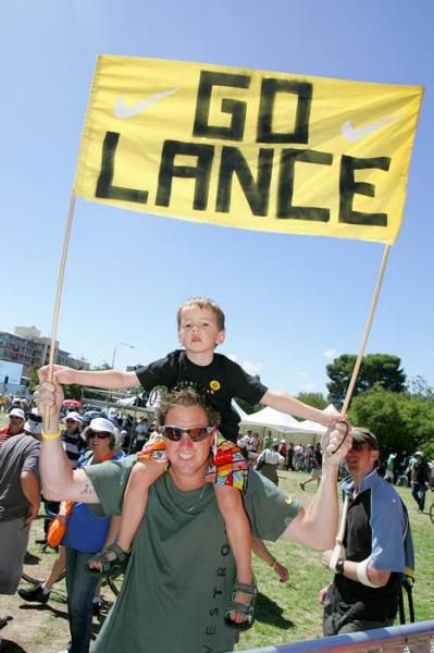Lance Armstrong has plenty of support in Adelaide.