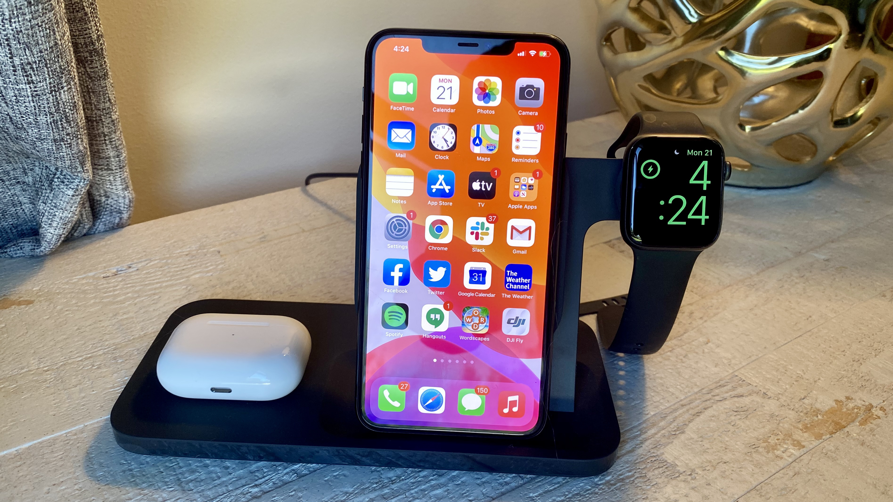 betekenis Majestueus Aannames, aannames. Raad eens The best wireless chargers for iPhone and Android in 2022 | Tom's Guide