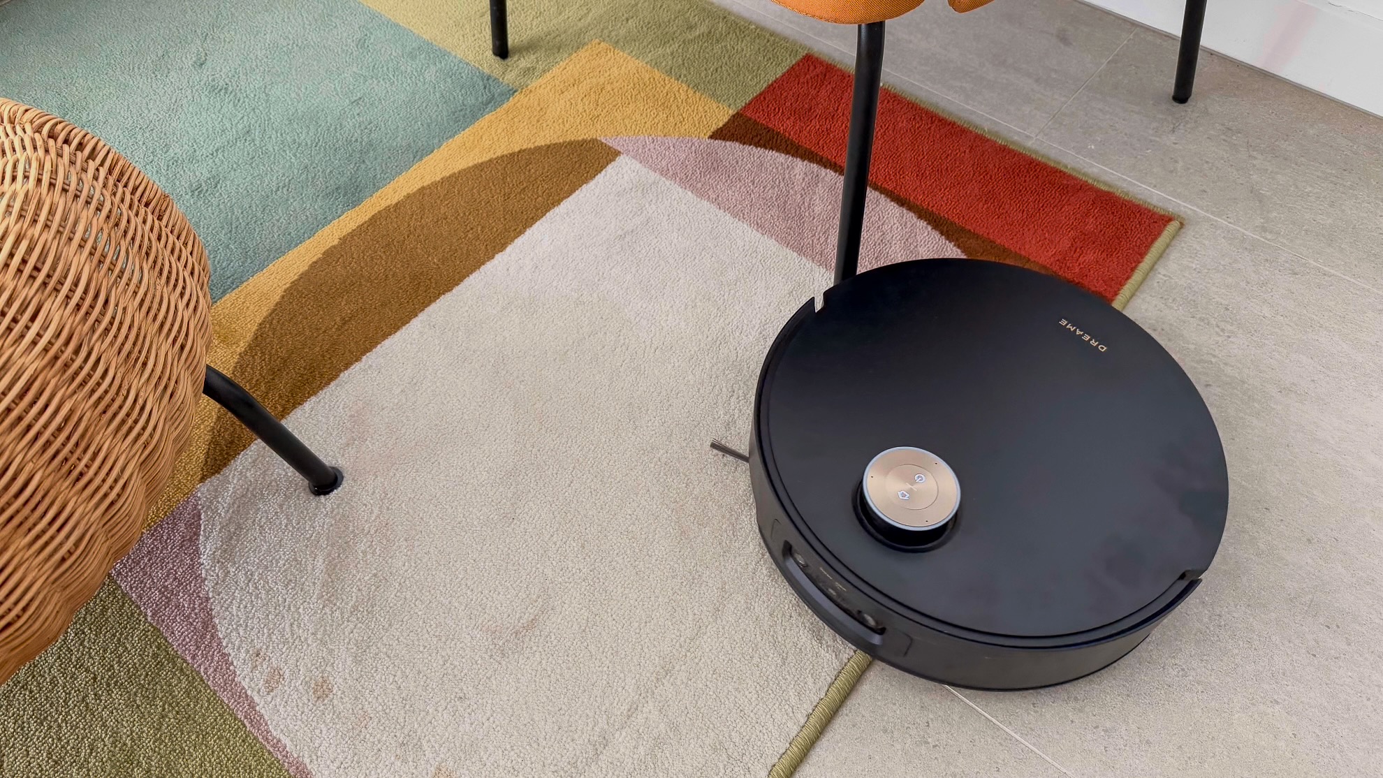 Dreame Aqua10 Ultra robot moving over rug edge and hard floor