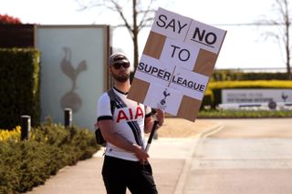 A Tottenham fan makes his opposition known