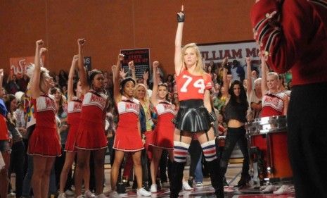 Heather Morris (center) delivers a &amp;quot;rousing&amp;quot; performance of Beyonce&amp;#039;s &amp;quot;Run the World (Girls)&amp;quot; in Tuesday&amp;#039;s episode of &amp;quot;Glee,&amp;quot; which some critics are touting as the series&amp;#039; best.