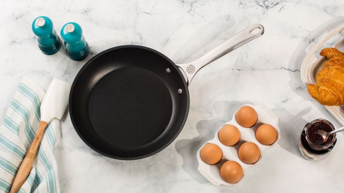 There's no need to pay a fortune for a simple skillet, this 11
