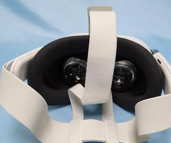 Leaked images of the Meta Quest 3s from user dpxl on arca.live