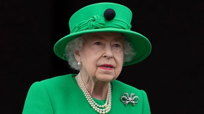  Queen Elizabeth II stands on the balcony at Buckingham Palace at the end of the Platinum Pageant on The Mall on June 5, 2022 in London, England. 