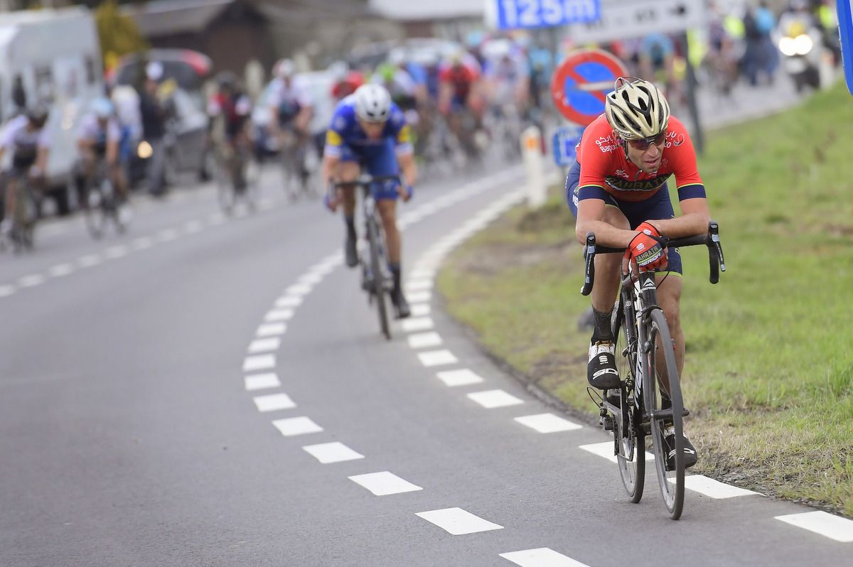 Vincenzo Nibali (Bahrain-Merida) attacks