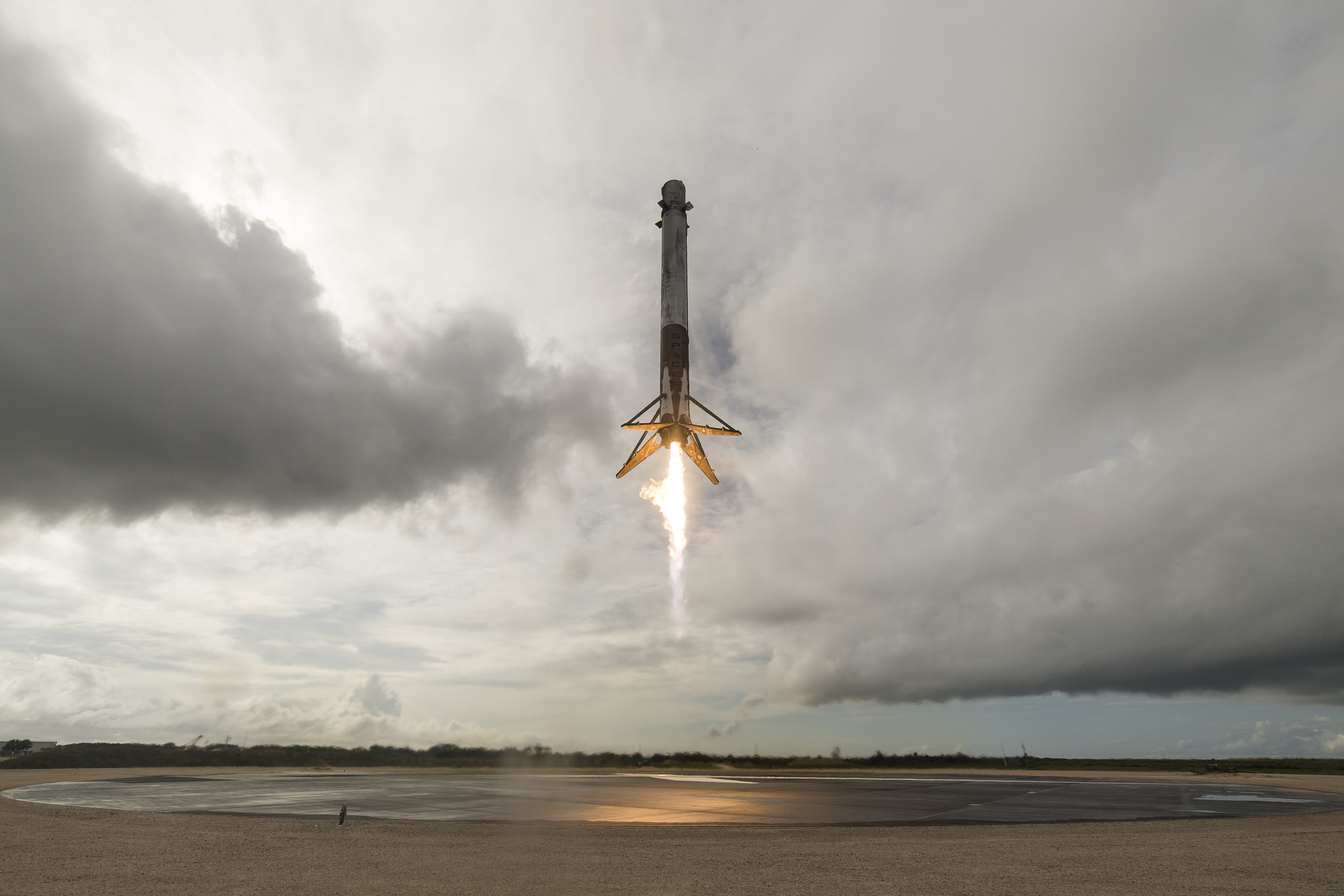 Rocket-Landing Site, Next Dragon Spacecraft Star in SpaceX Photos